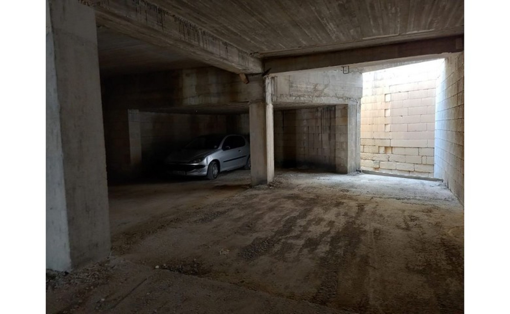 Real estate Malta: Large 300sqm garage for rent in Zebbug