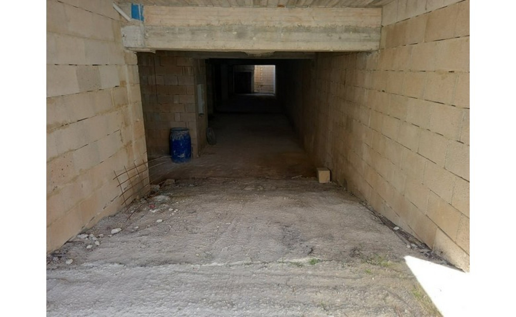 Real estate Malta: Large 300sqm garage for rent in Zebbug