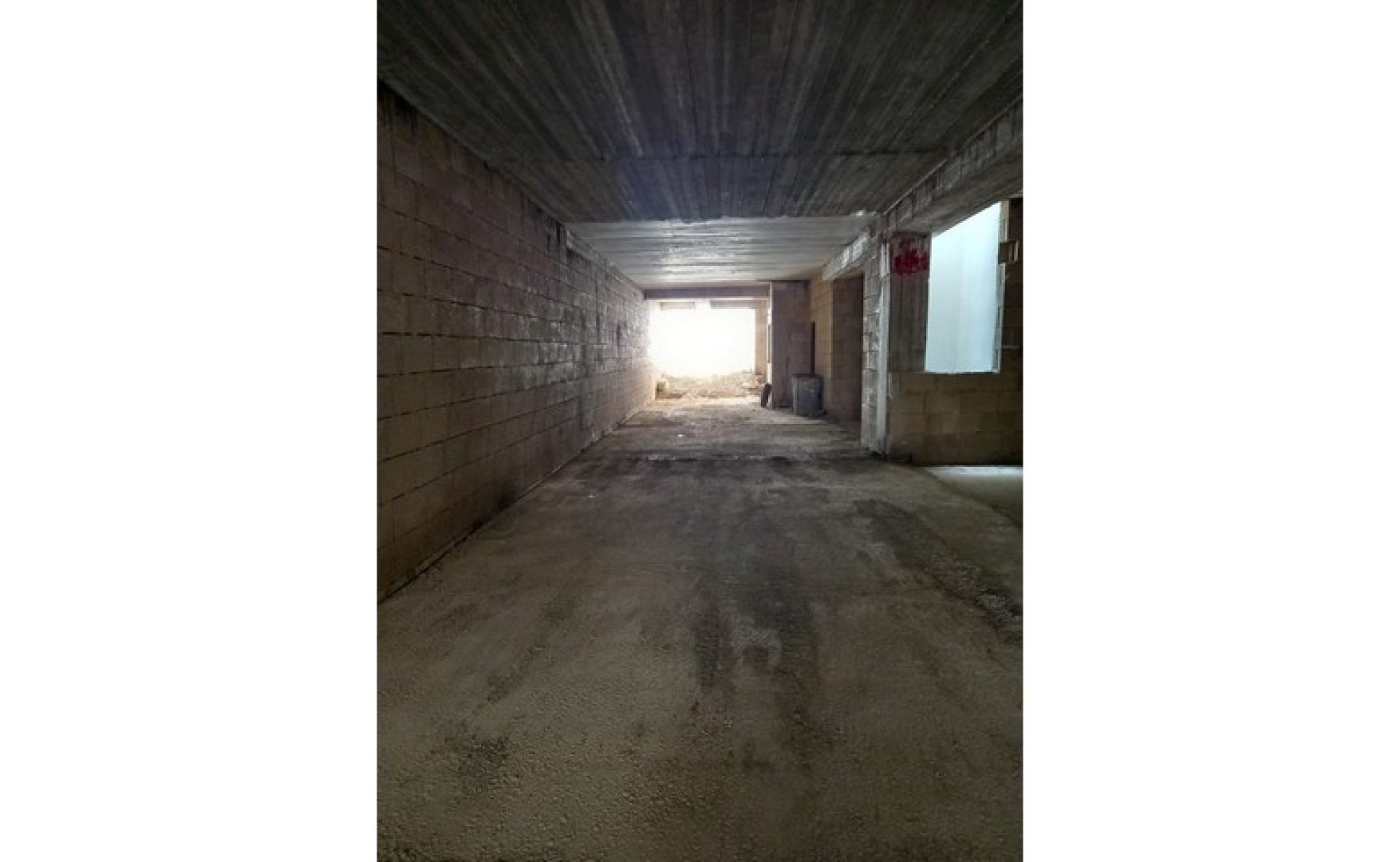 Real estate Malta: Large 300sqm garage for rent in Zebbug