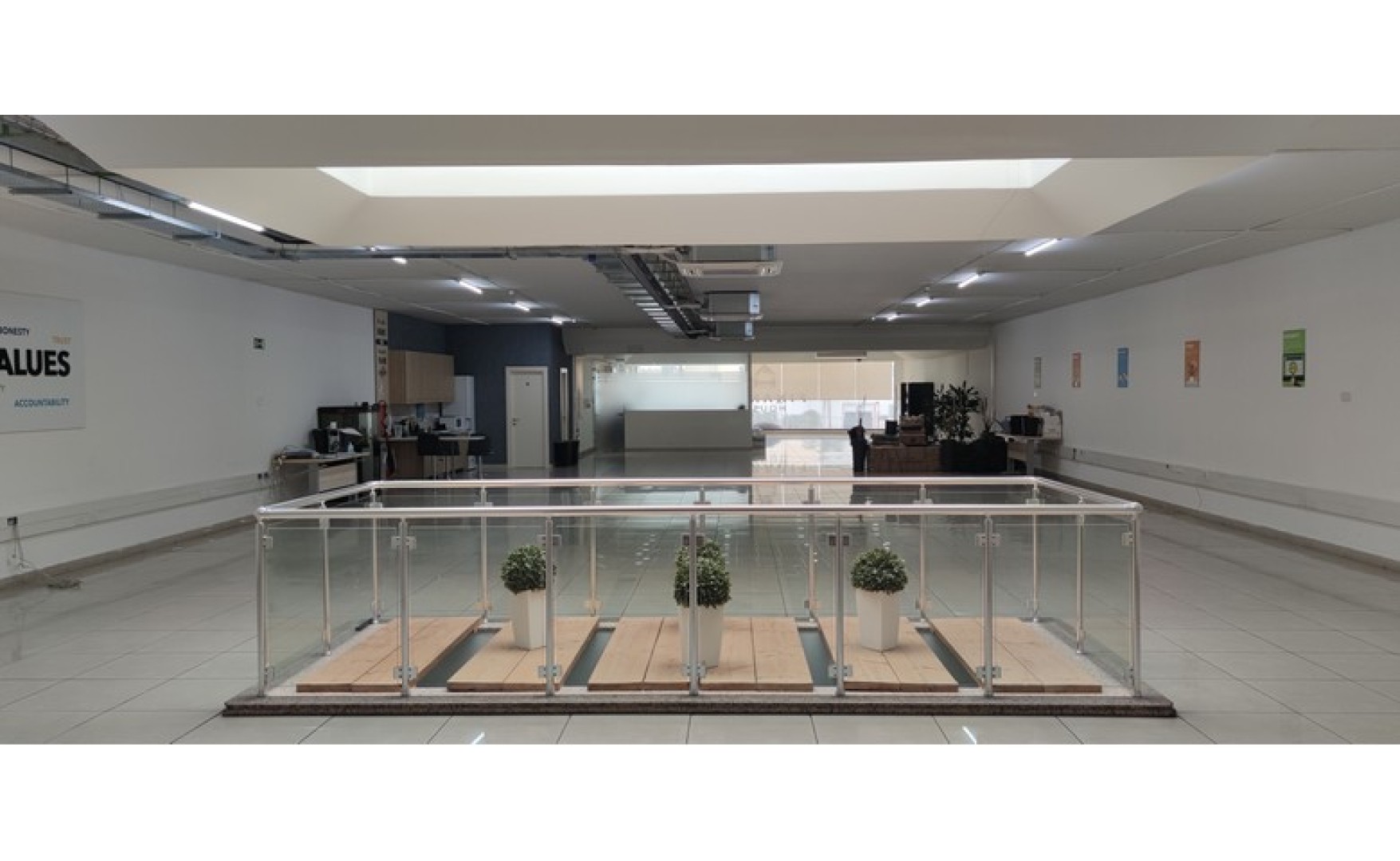 Real estate Malta: 450sqm basement garage for rent in Zebbug