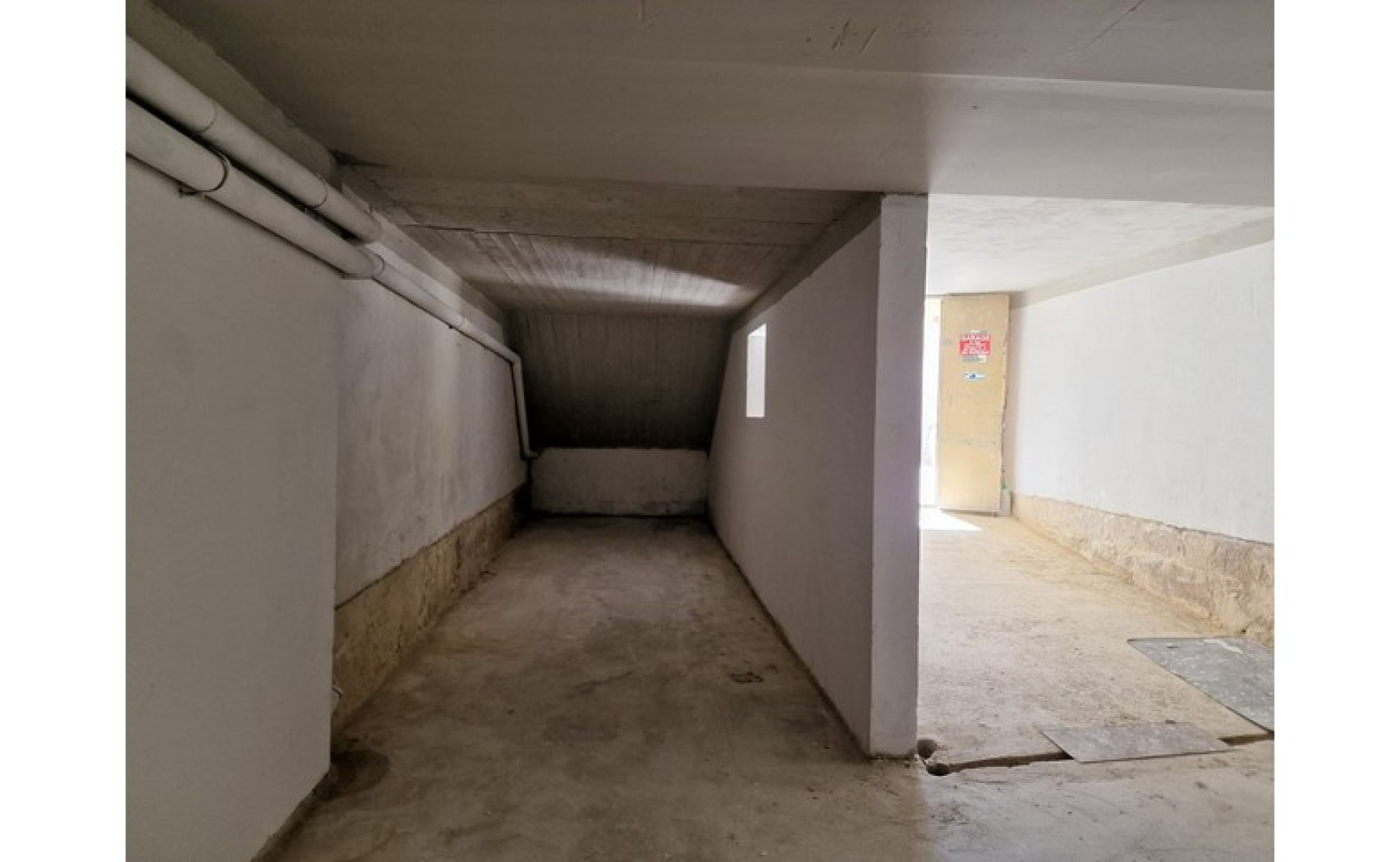 Real estate Malta: 9 car garage for rent in San Gwann