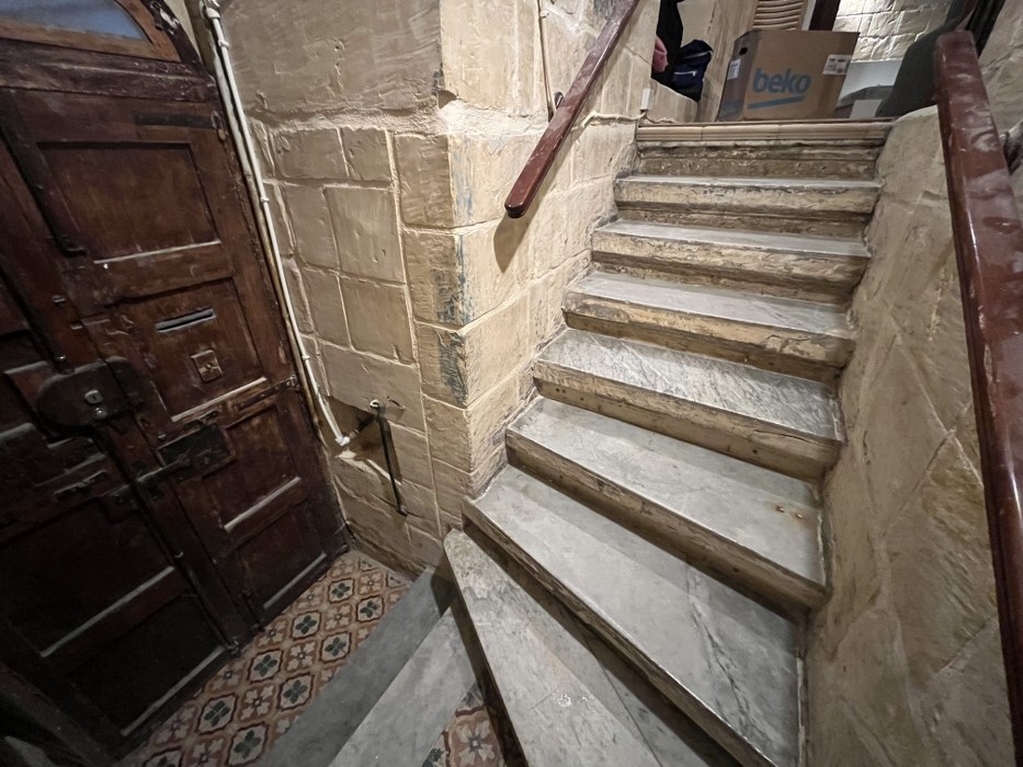 Maisonette with a Balcony