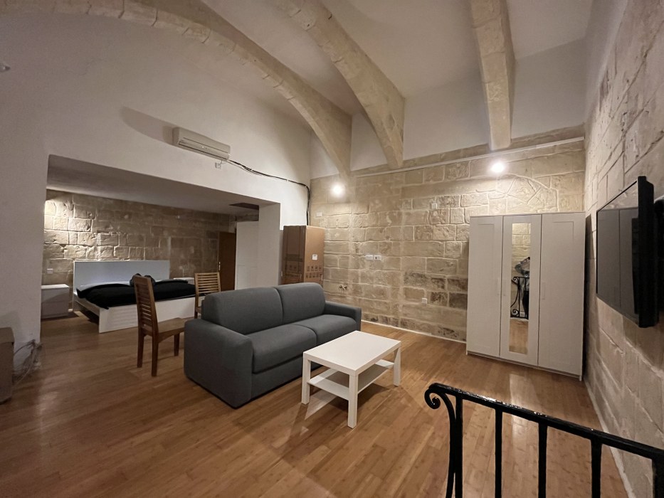 Maisonette with a Balcony