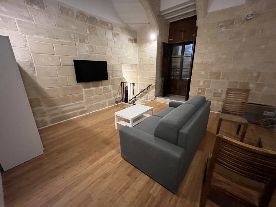 Maisonette with a Balcony