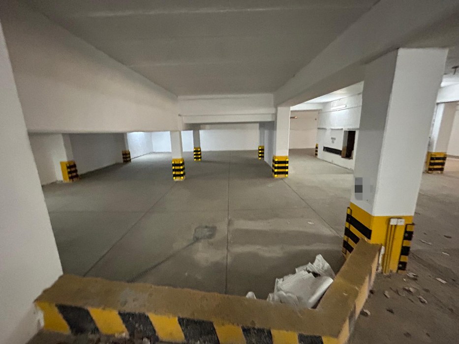 Business Centre with Parking