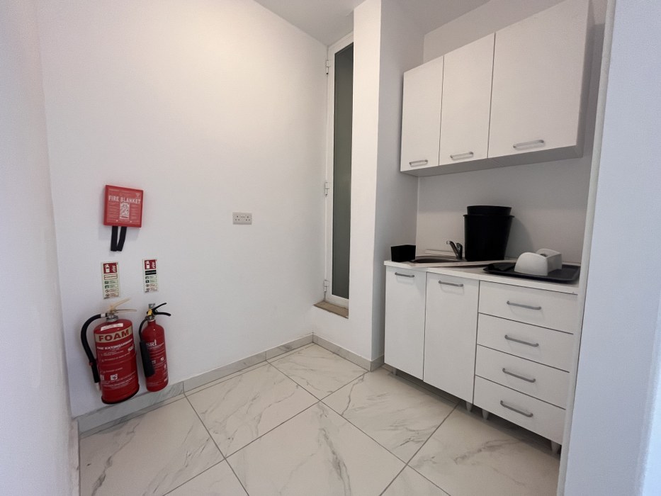 Burmarrad compact office for rent