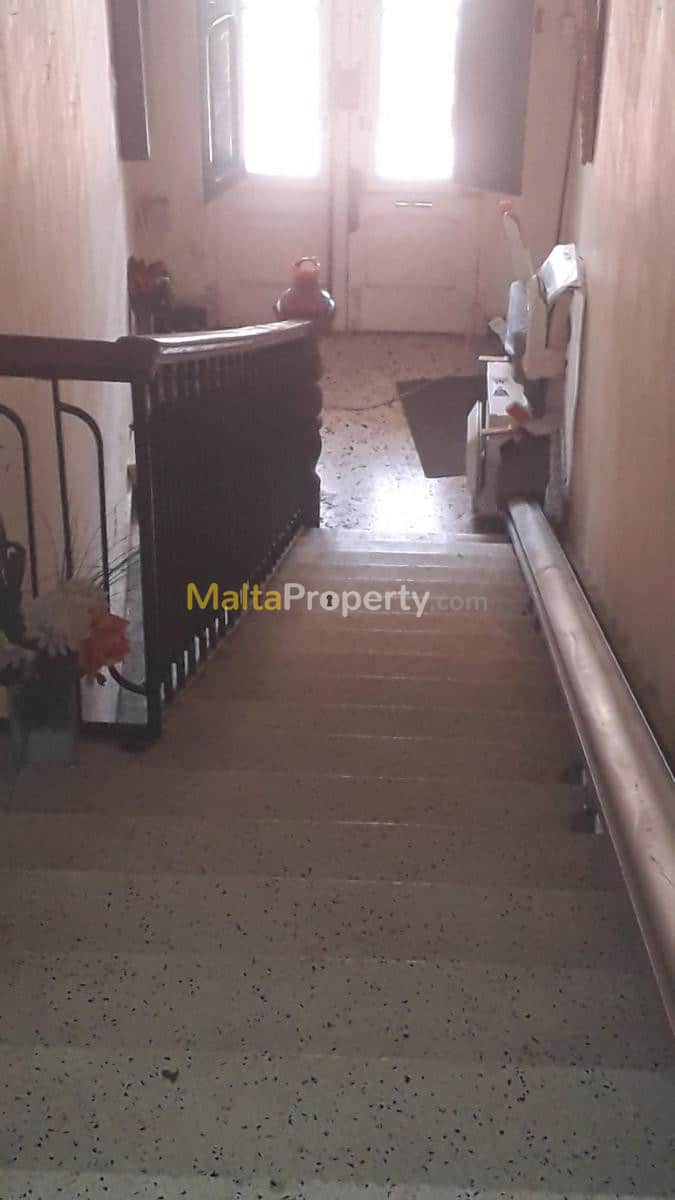 Spacious First-Floor Maisonette with Airspace | Perfect Home for Sale