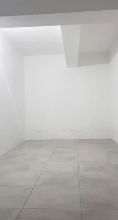 Pembroke Freehold Garage: 21 sqm Space, Perfect for Parking or Storage