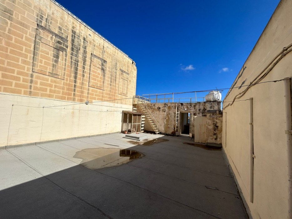 Palazzo with Sea Views