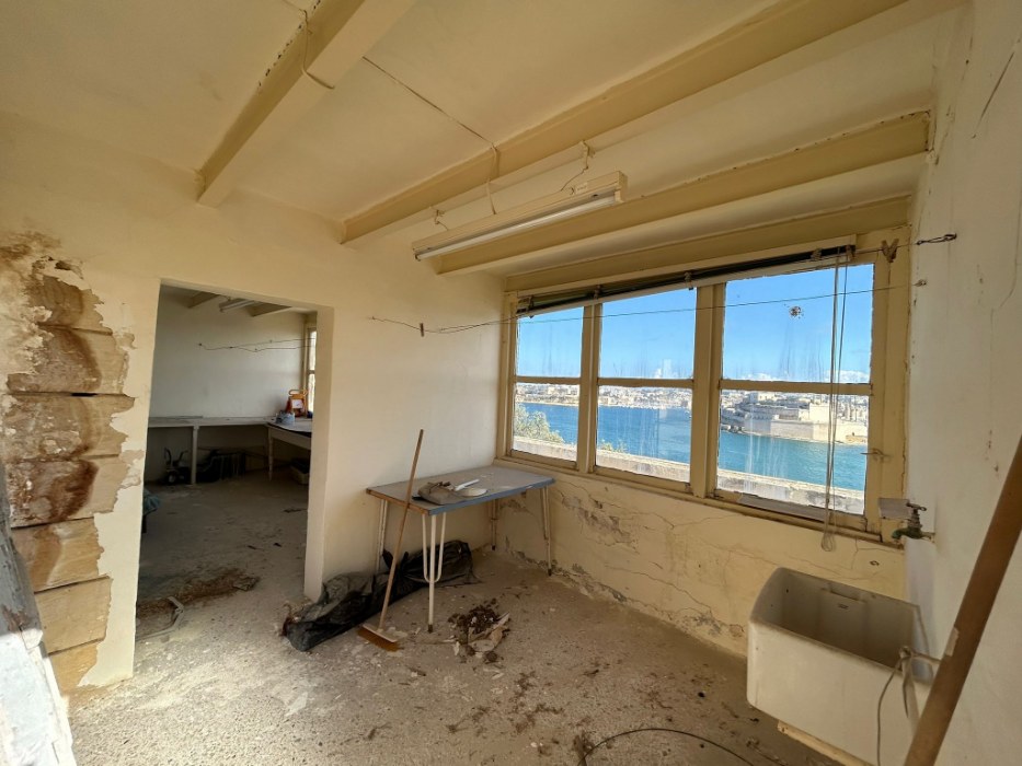 Palazzo with Sea Views