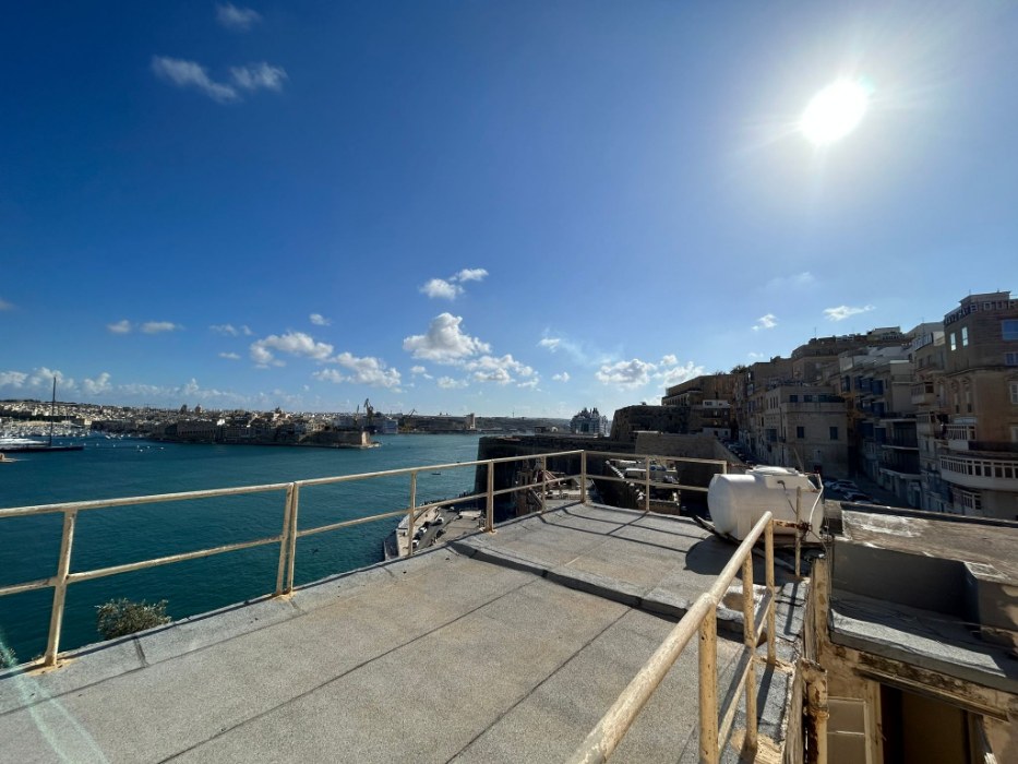 Palazzo with Sea Views