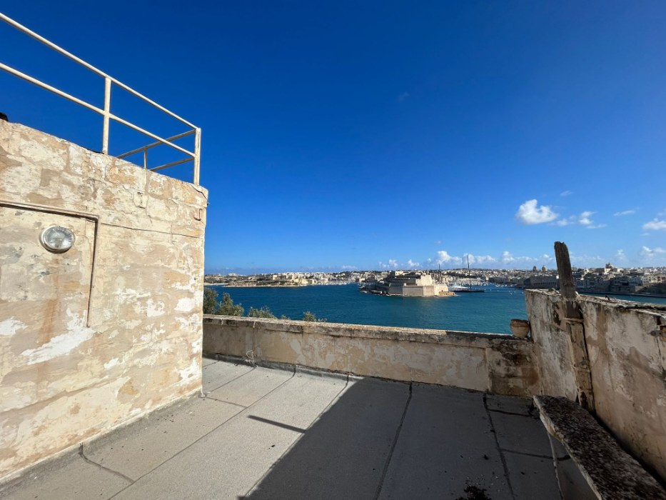 Palazzo with Sea Views