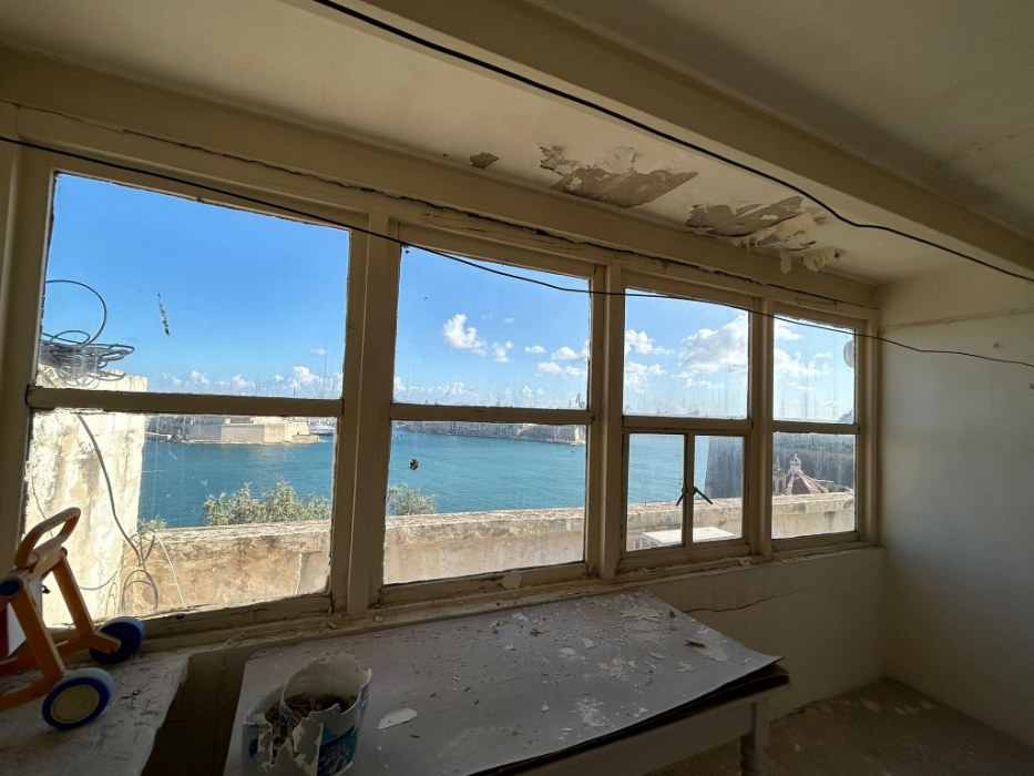 Palazzo with Sea Views