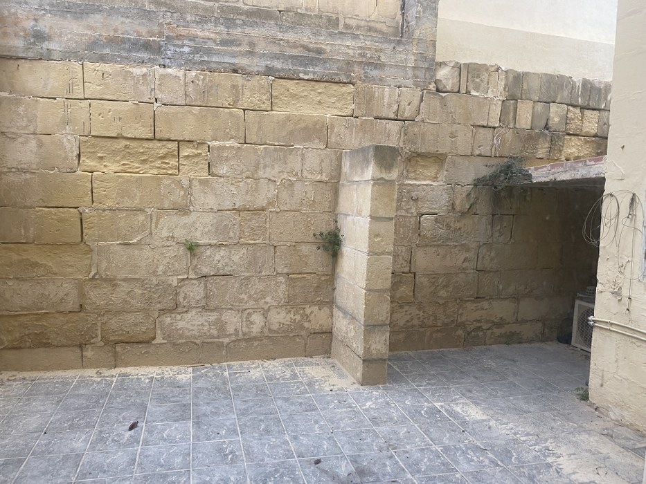 Finished Ground Floor Office for Long Let in Victoria