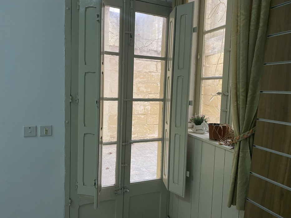 Finished Ground Floor Office for Long Let in Victoria