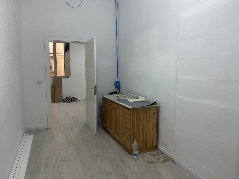 Finished Ground Floor Office for Long Let in Victoria