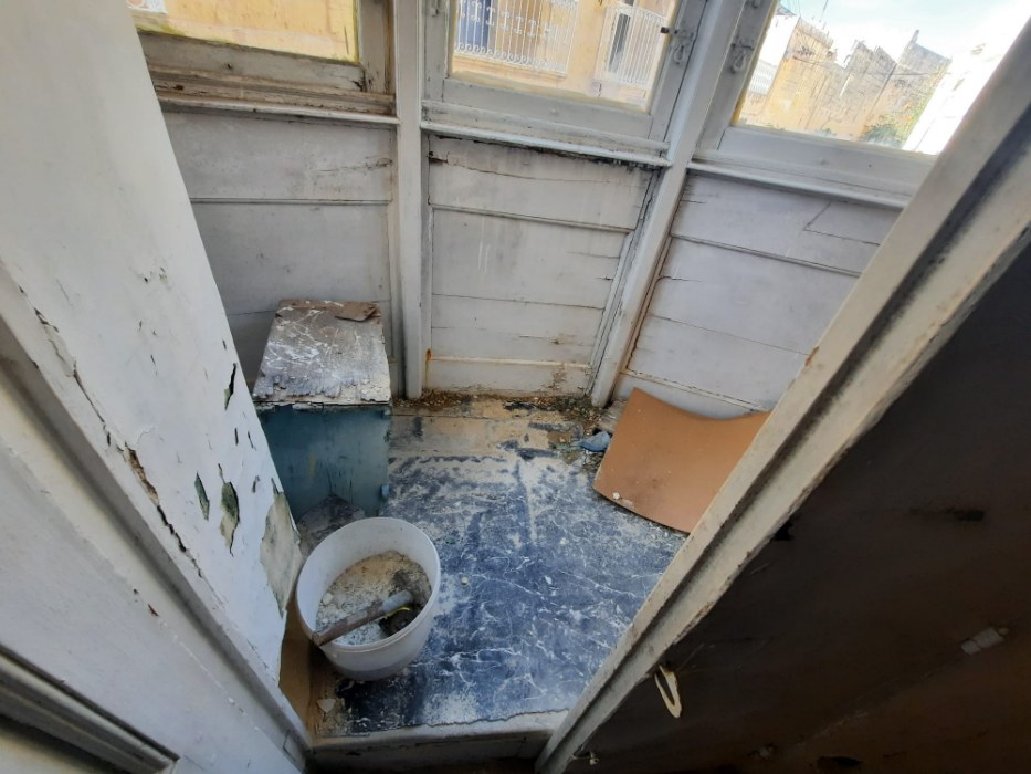 Corner Palazzo with a Garden