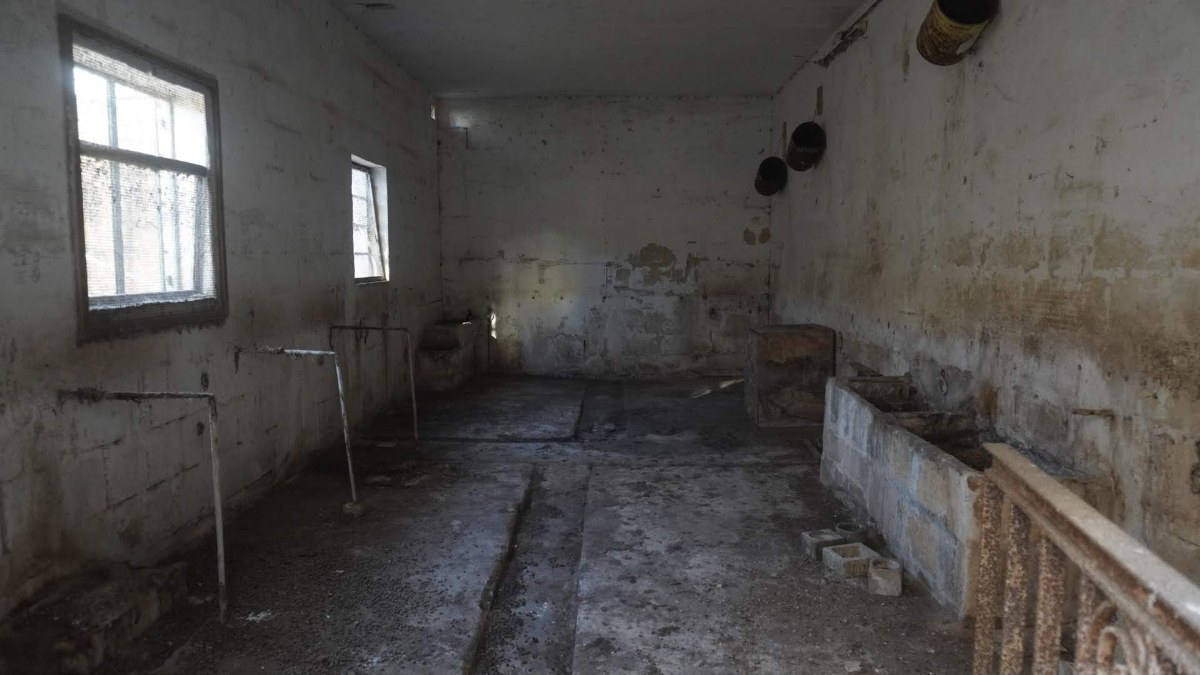 Investment Opportunity: Ground-Floor Garage with Yard in San Gwann!