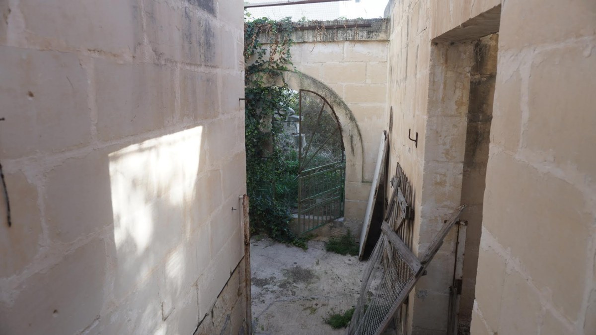 Investment Opportunity: Ground-Floor Garage with Yard in San Gwann!