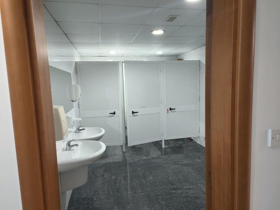 Corner Office with Parking