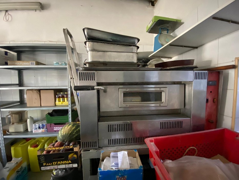 Takeaway with a Terrace