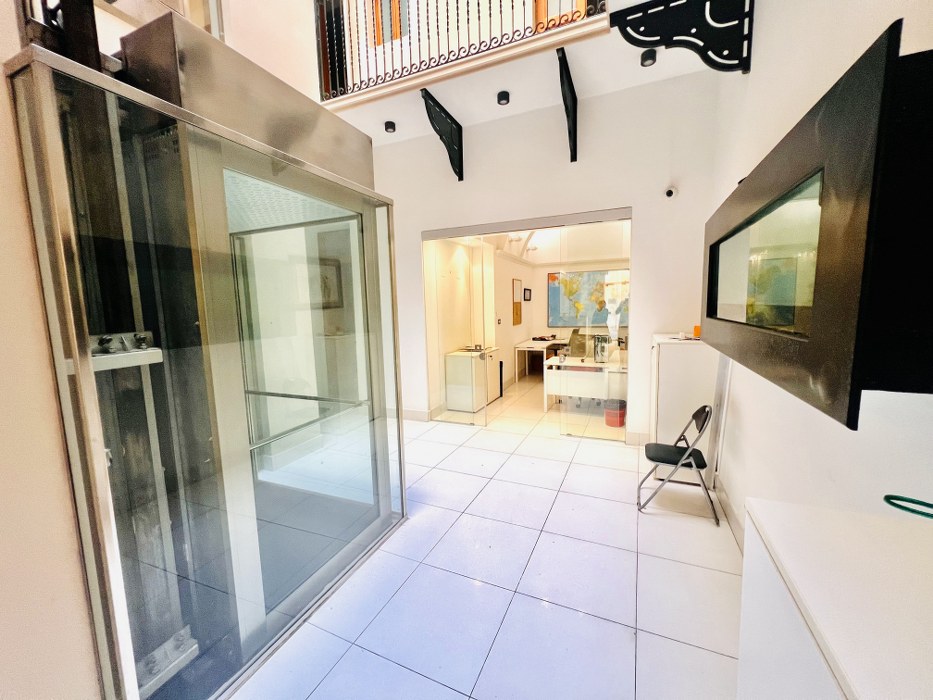 Fully Furnished Business Centre