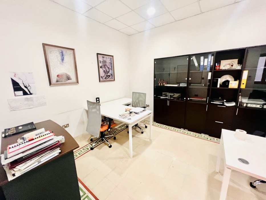 Fully Furnished Business Centre