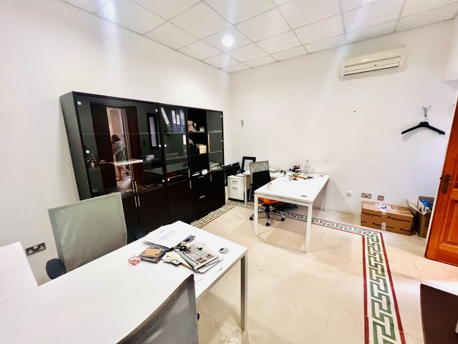 Fully Furnished Business Centre