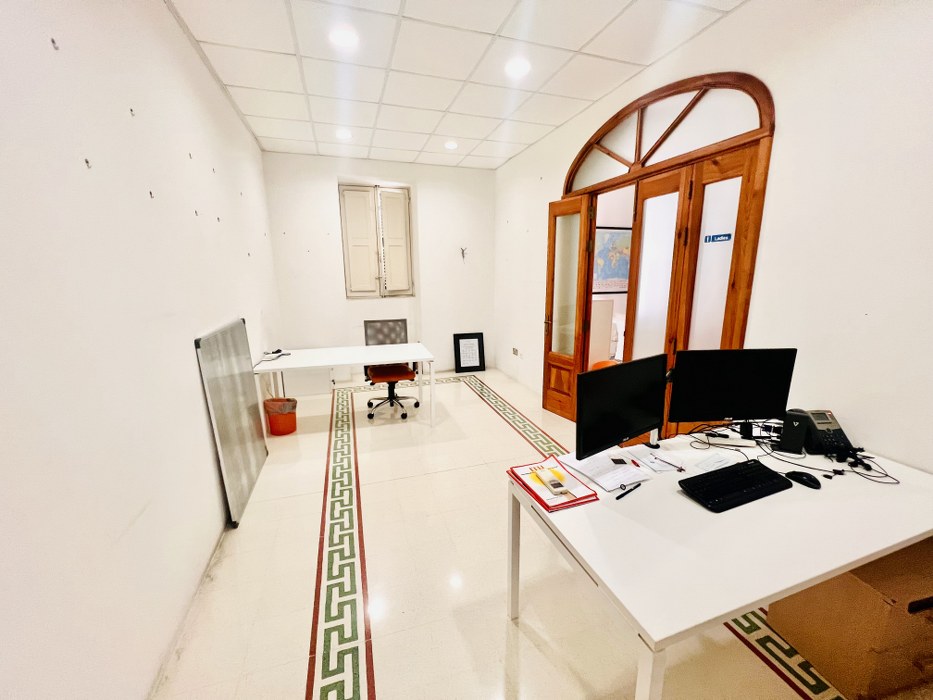 Fully Furnished Business Centre
