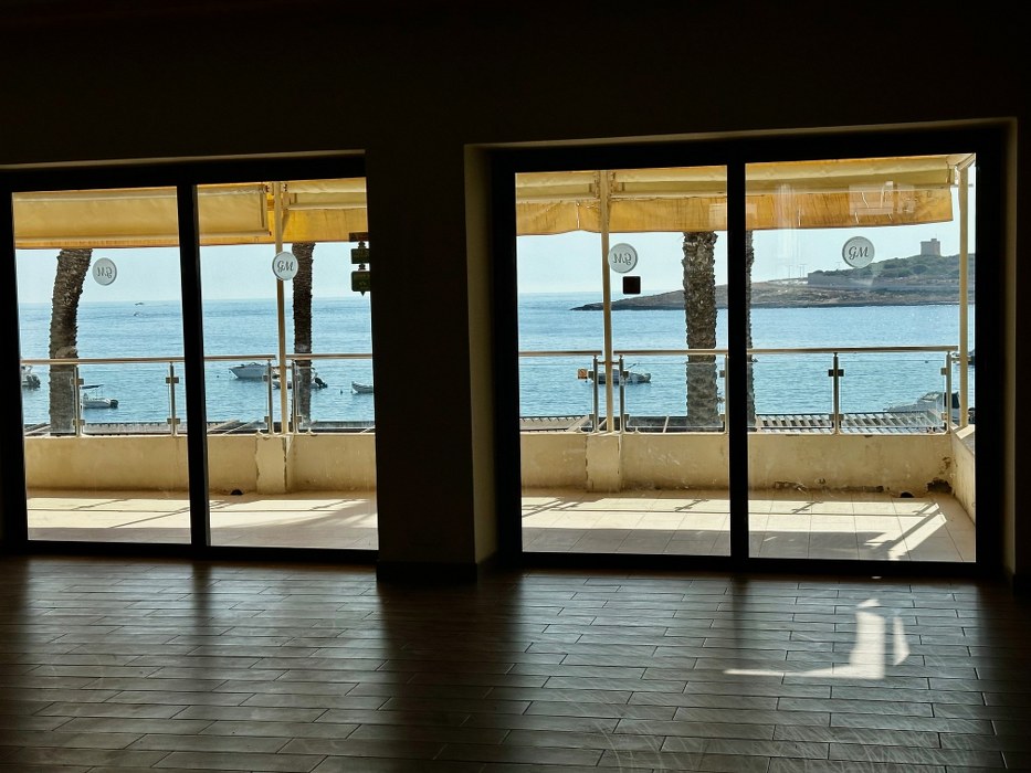 Restaurant with Sea Views