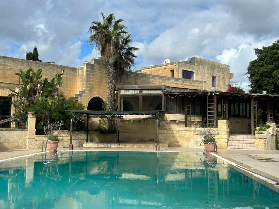 Multi Purpose Venue with a Pool and Gardens