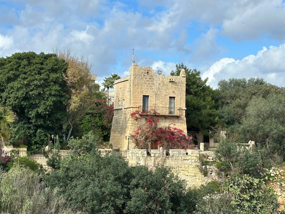 Multi Purpose Venue with a Pool and Gardens