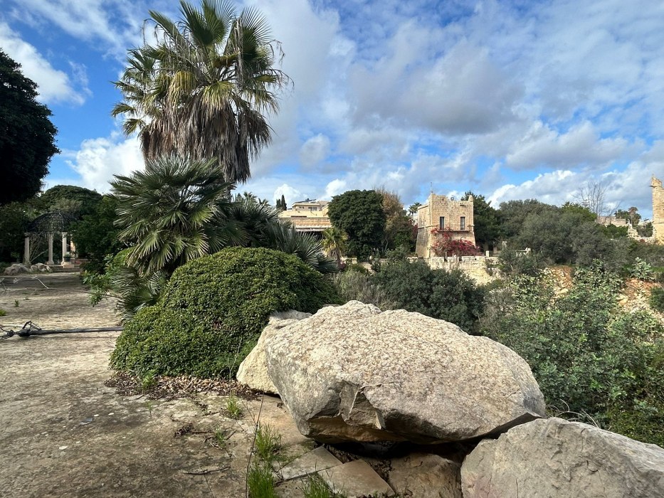 Multi Purpose Venue with a Pool and Gardens