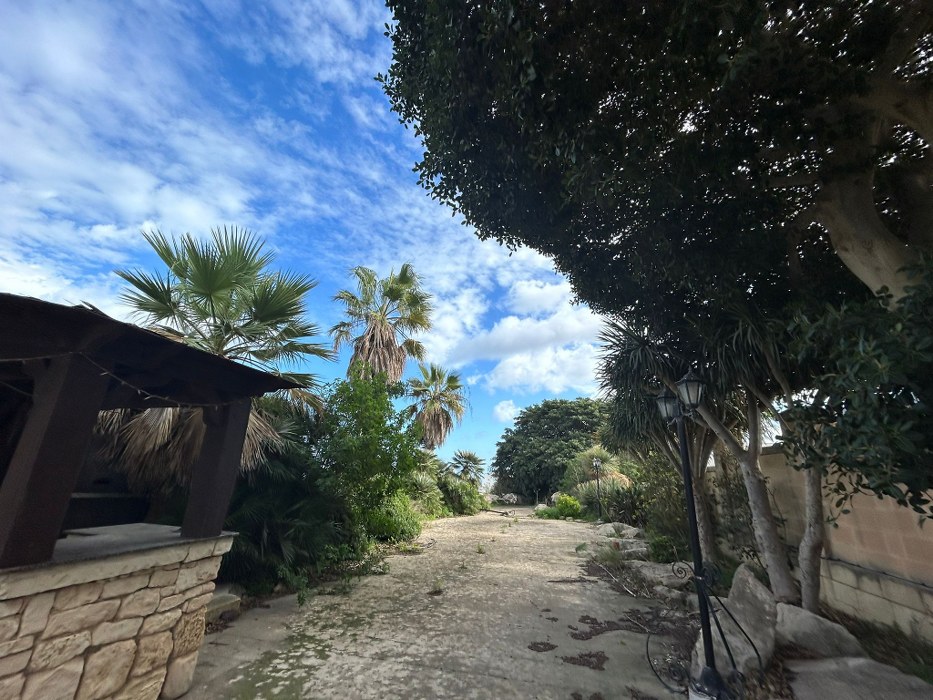 Multi Purpose Venue with a Pool and Gardens