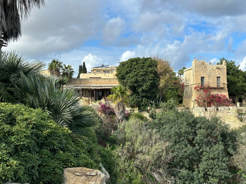 Multi Purpose Venue with a Pool and Gardens