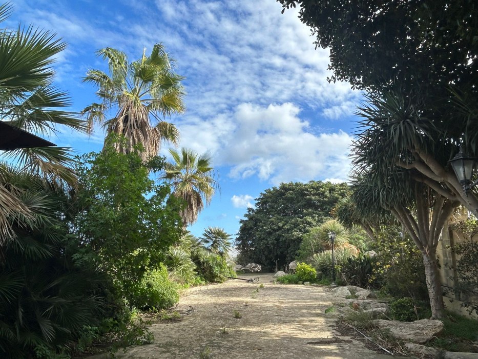 Multi Purpose Venue with a Pool and Gardens