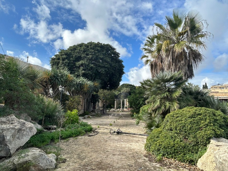 Multi Purpose Venue with a Pool and Gardens