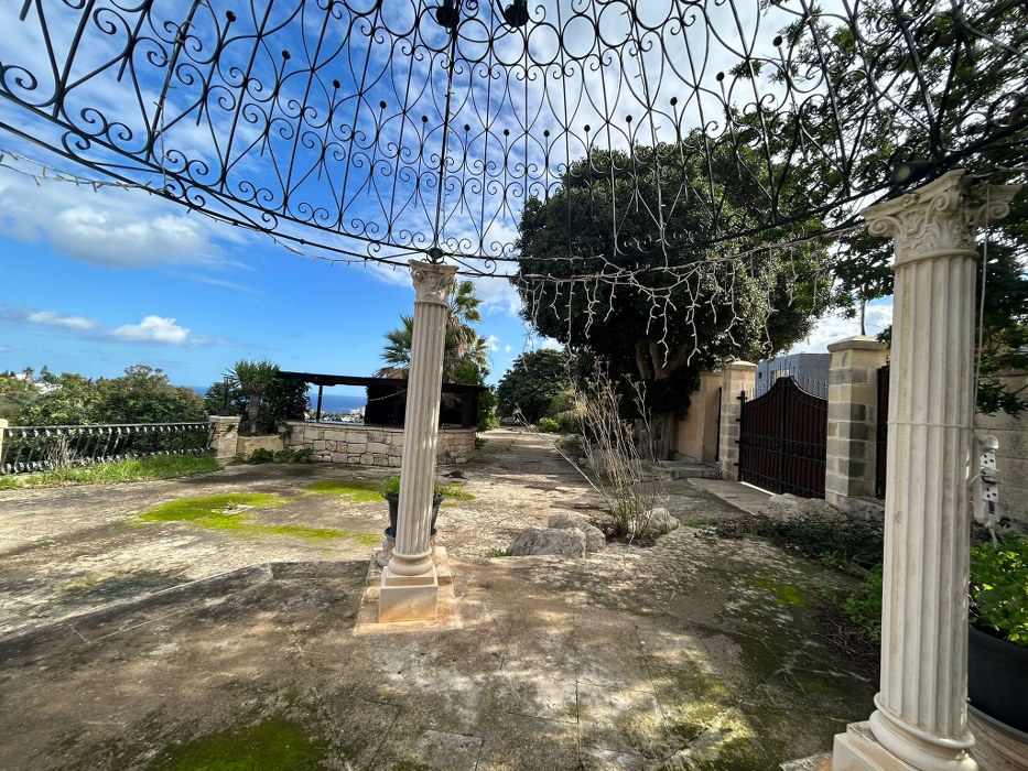 Multi Purpose Venue with a Pool and Gardens