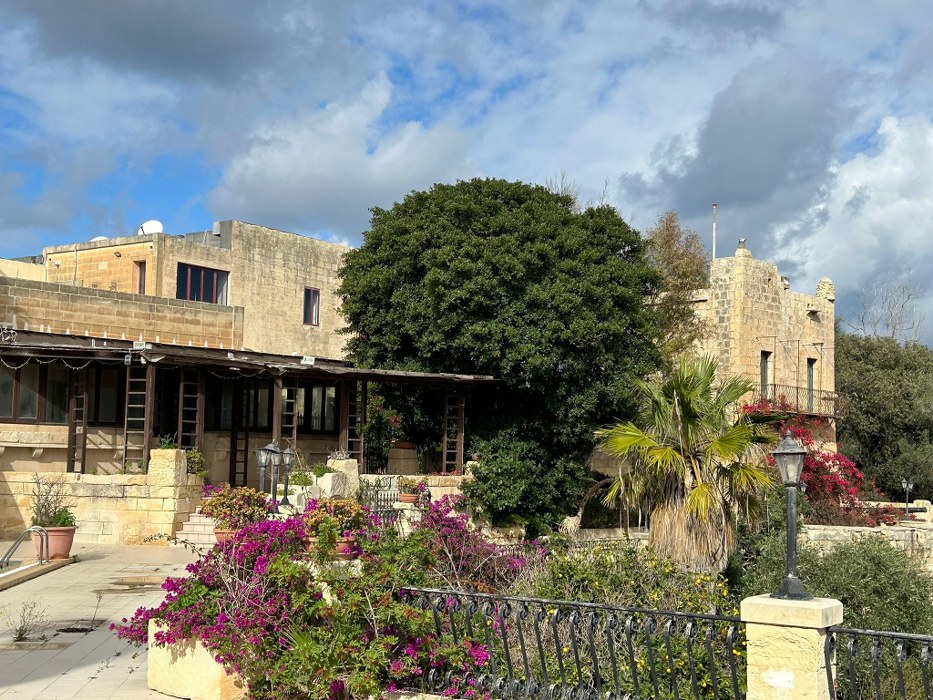 Multi Purpose Venue with a Pool and Gardens