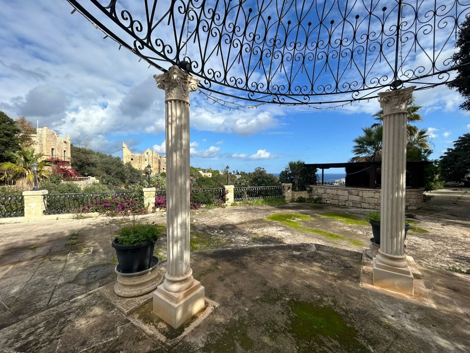 Multi Purpose Venue with a Pool and Gardens