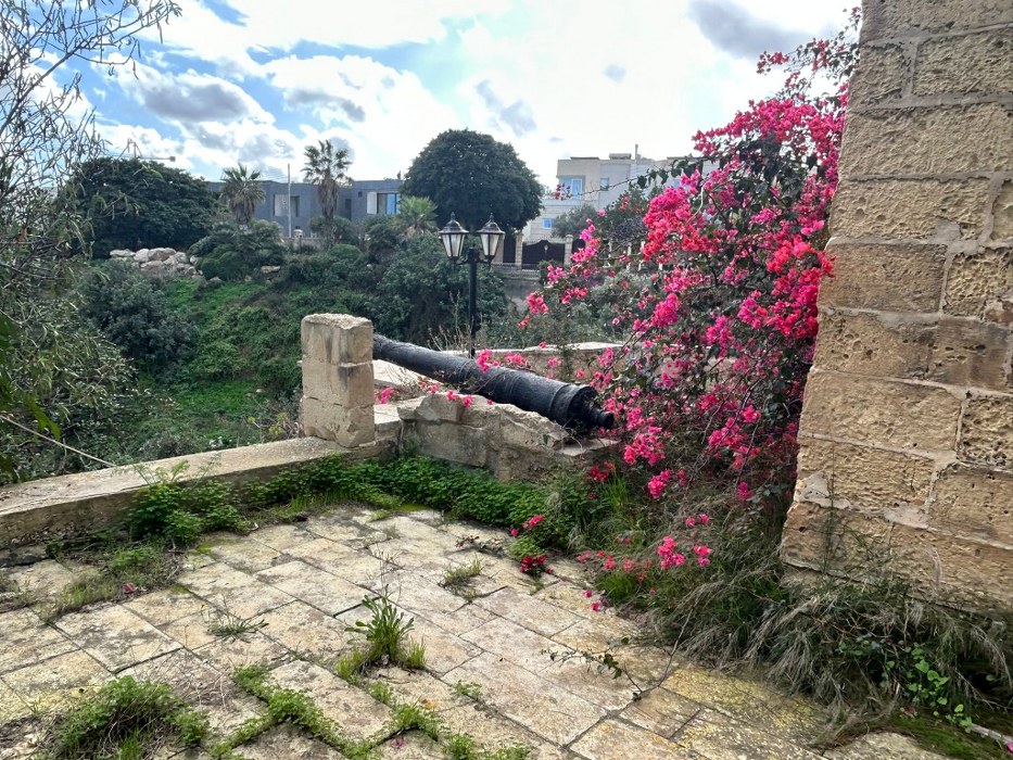 Multi Purpose Venue with a Pool and Gardens