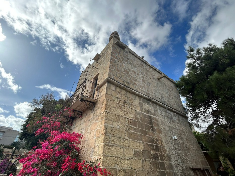 Multi Purpose Venue with a Pool and Gardens