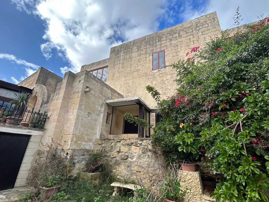 Multi Purpose Venue with a Pool and Gardens