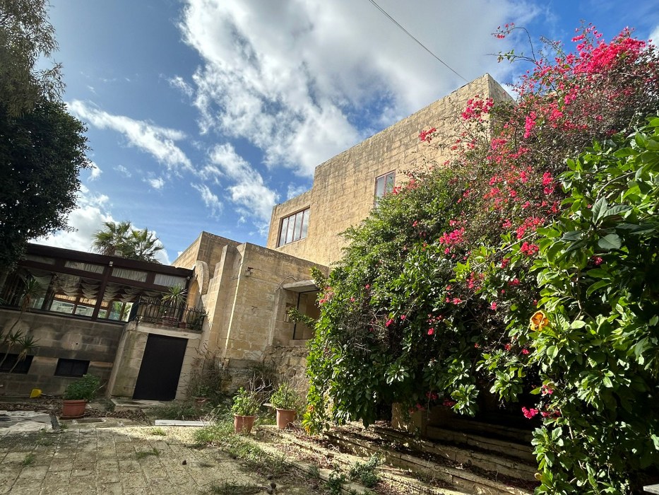 Multi Purpose Venue with a Pool and Gardens