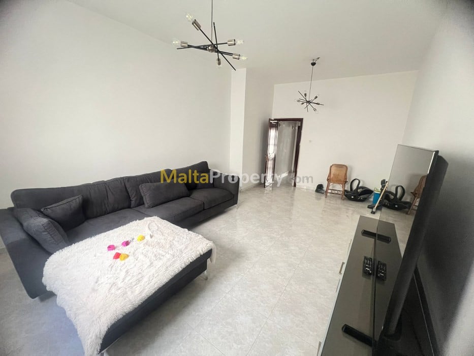 Charming 2-Bedroom Duplex Maisonette in Rabat UCA