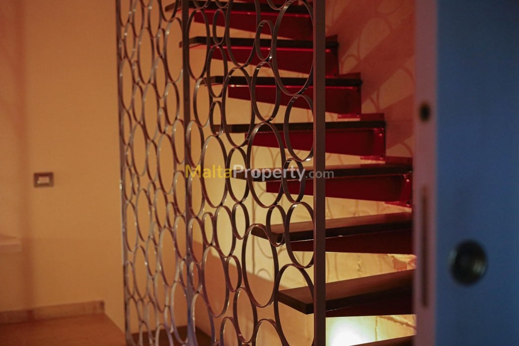 Charming 3-Bedroom House of Character for Rent in Cospicua – Fully Furnished