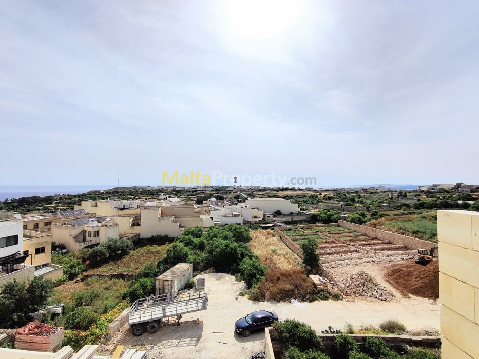 Spacious 3 Bedroom Penthouse with a Pool