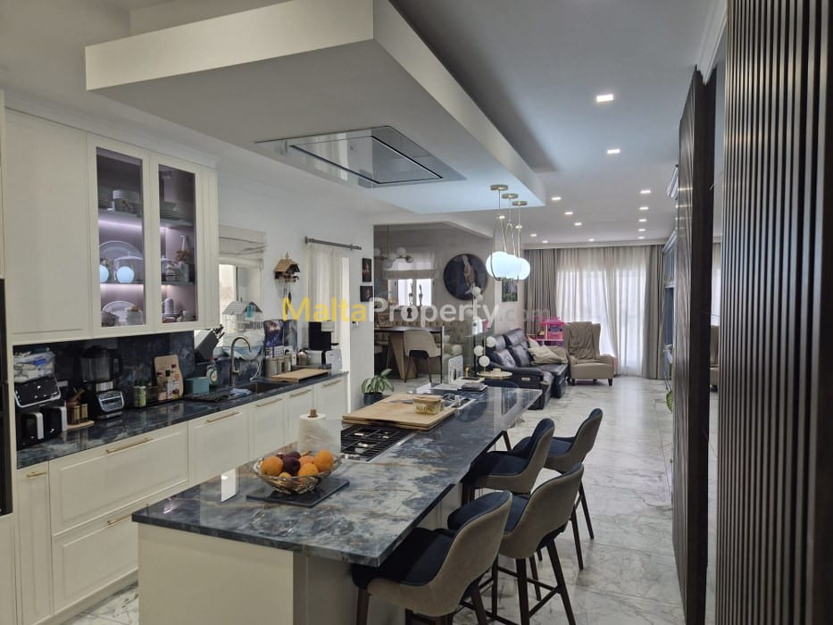 Maisonette with a Pool