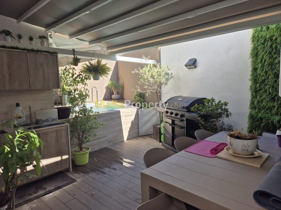 Maisonette with a Pool