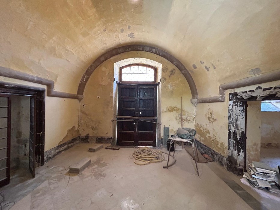 Palazzo with a Courtyard